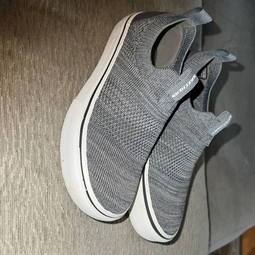 kids slip on sketchers